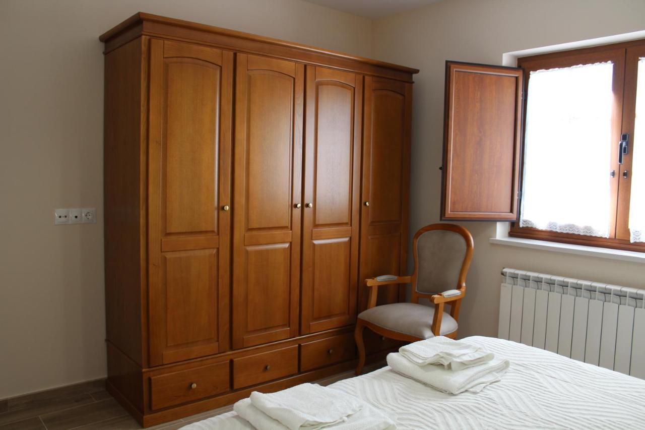 Apartamentos Casa Cerolleiro Кастропол Екстериор снимка