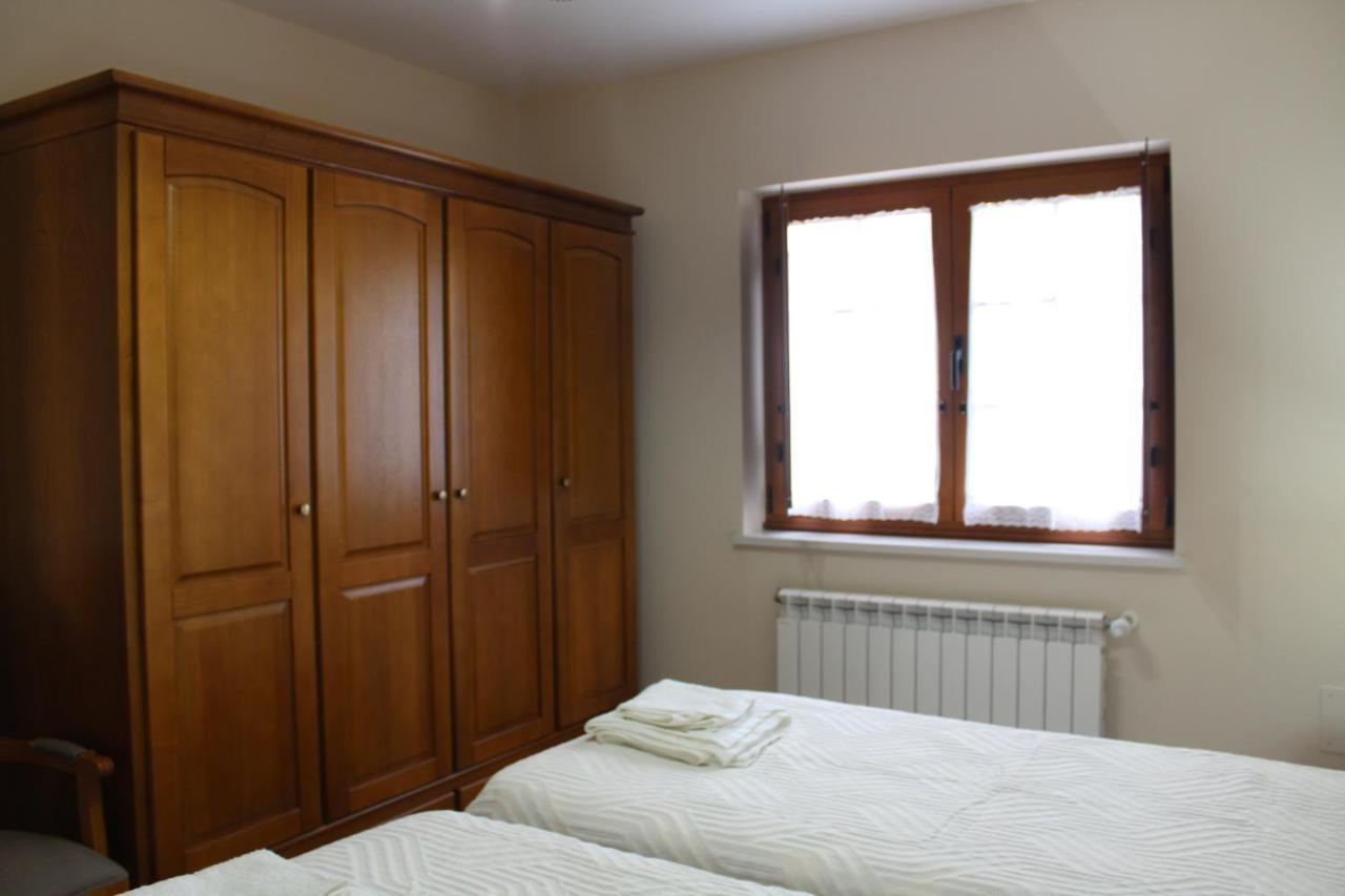 Apartamentos Casa Cerolleiro Кастропол Екстериор снимка