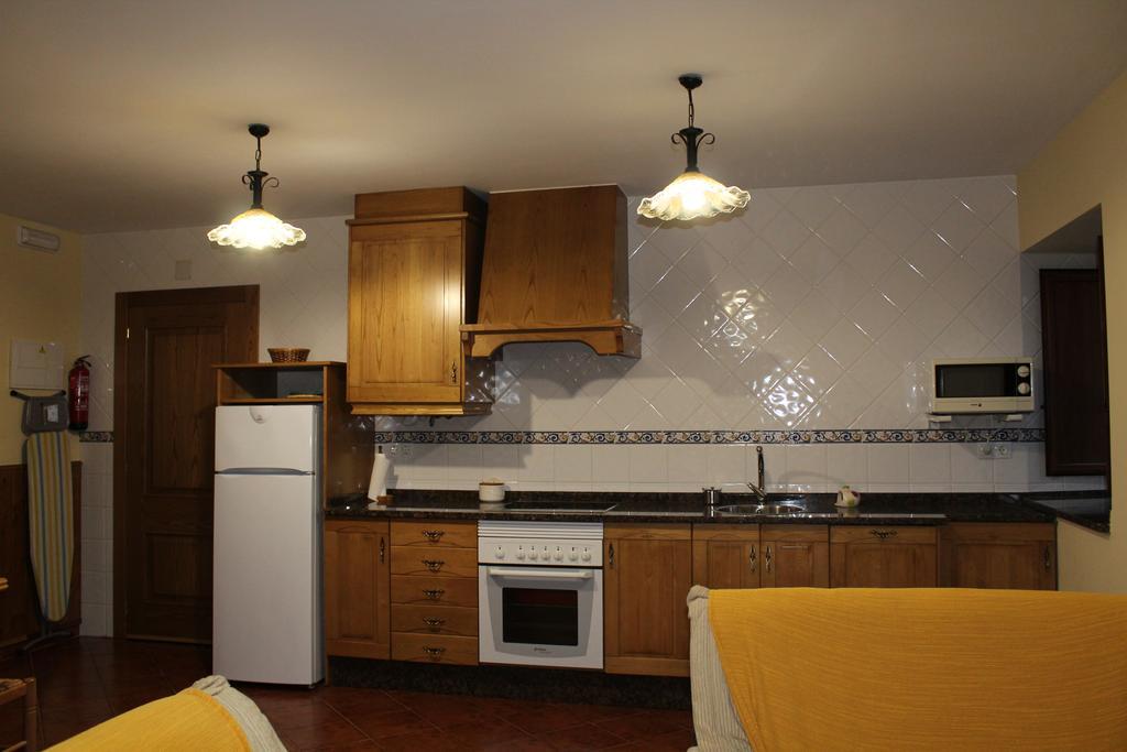 Apartamentos Casa Cerolleiro Кастропол Екстериор снимка