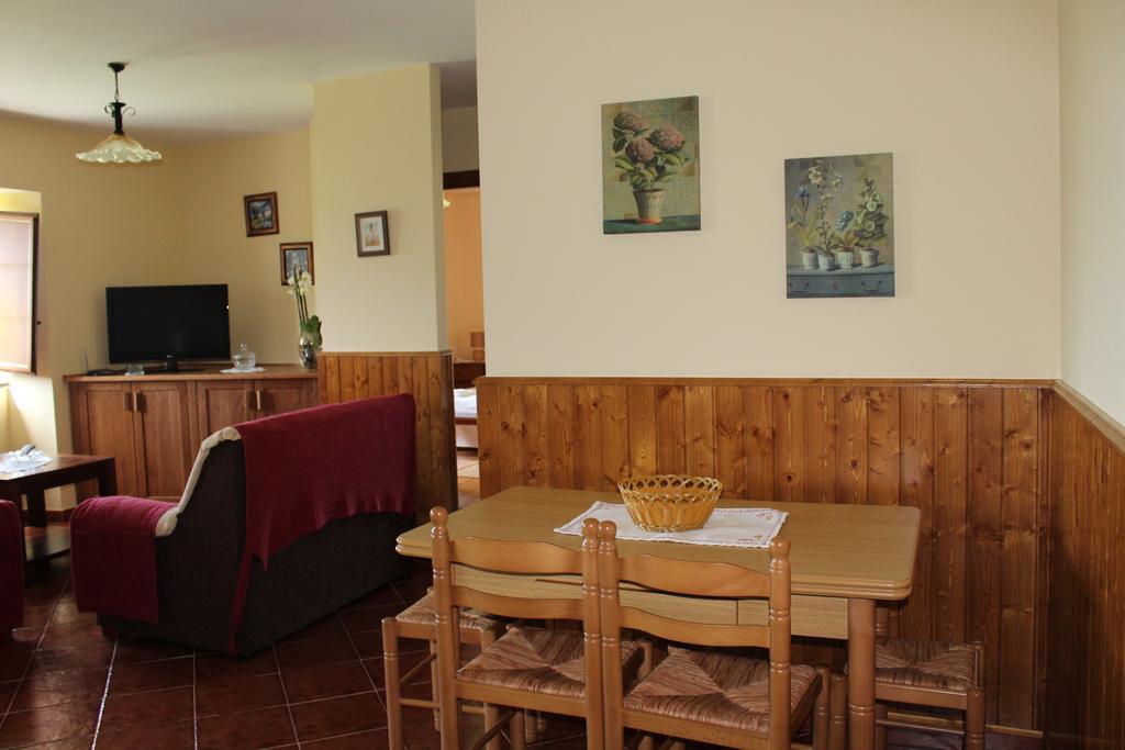 Apartamentos Casa Cerolleiro Кастропол Екстериор снимка