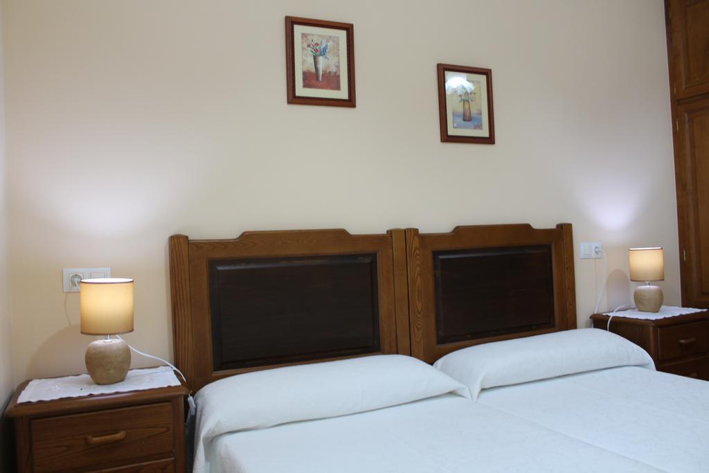 Apartamentos Casa Cerolleiro Кастропол Екстериор снимка
