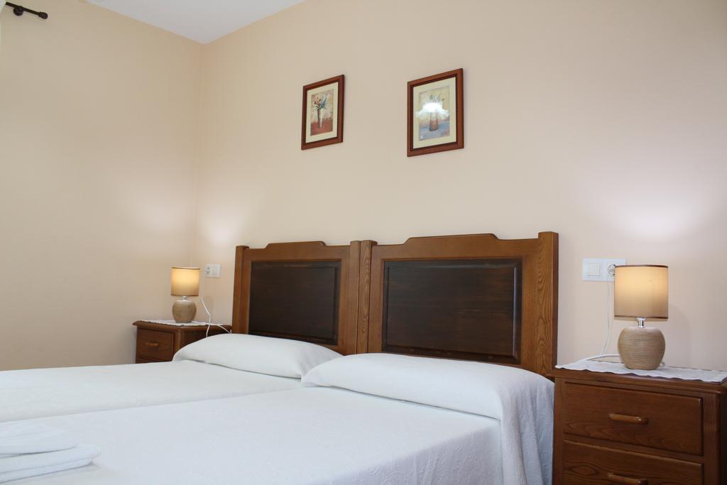 Apartamentos Casa Cerolleiro Кастропол Екстериор снимка