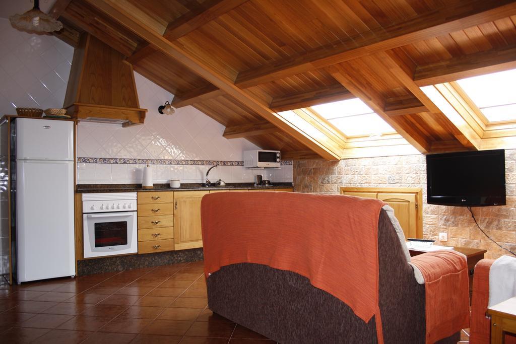 Apartamentos Casa Cerolleiro Кастропол Екстериор снимка