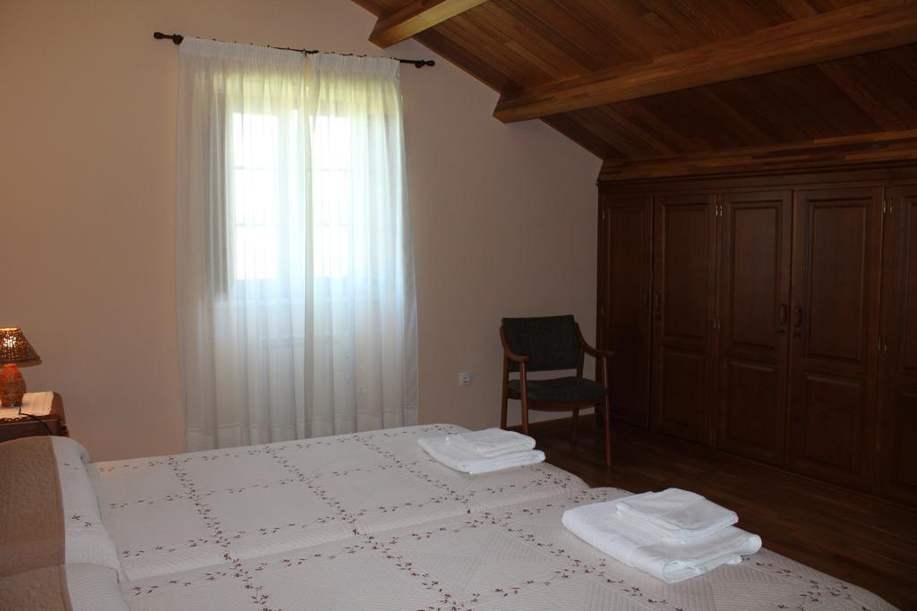 Apartamentos Casa Cerolleiro Кастропол Екстериор снимка