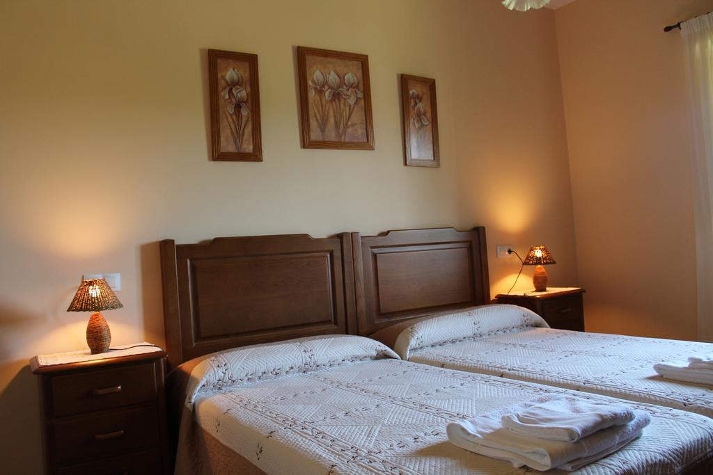 Apartamentos Casa Cerolleiro Кастропол Екстериор снимка