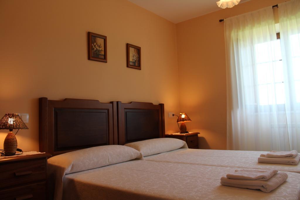 Apartamentos Casa Cerolleiro Кастропол Екстериор снимка