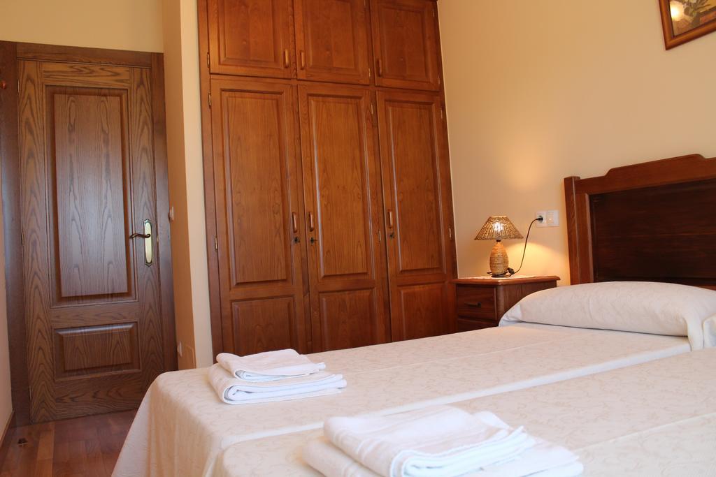 Apartamentos Casa Cerolleiro Кастропол Екстериор снимка