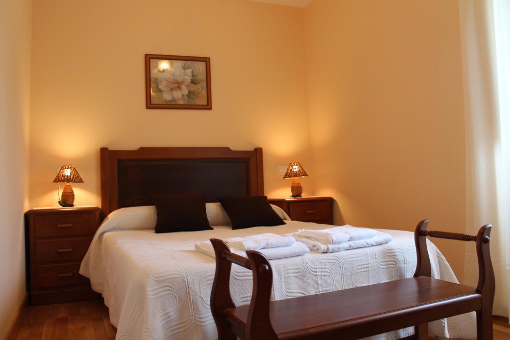 Apartamentos Casa Cerolleiro Кастропол Екстериор снимка