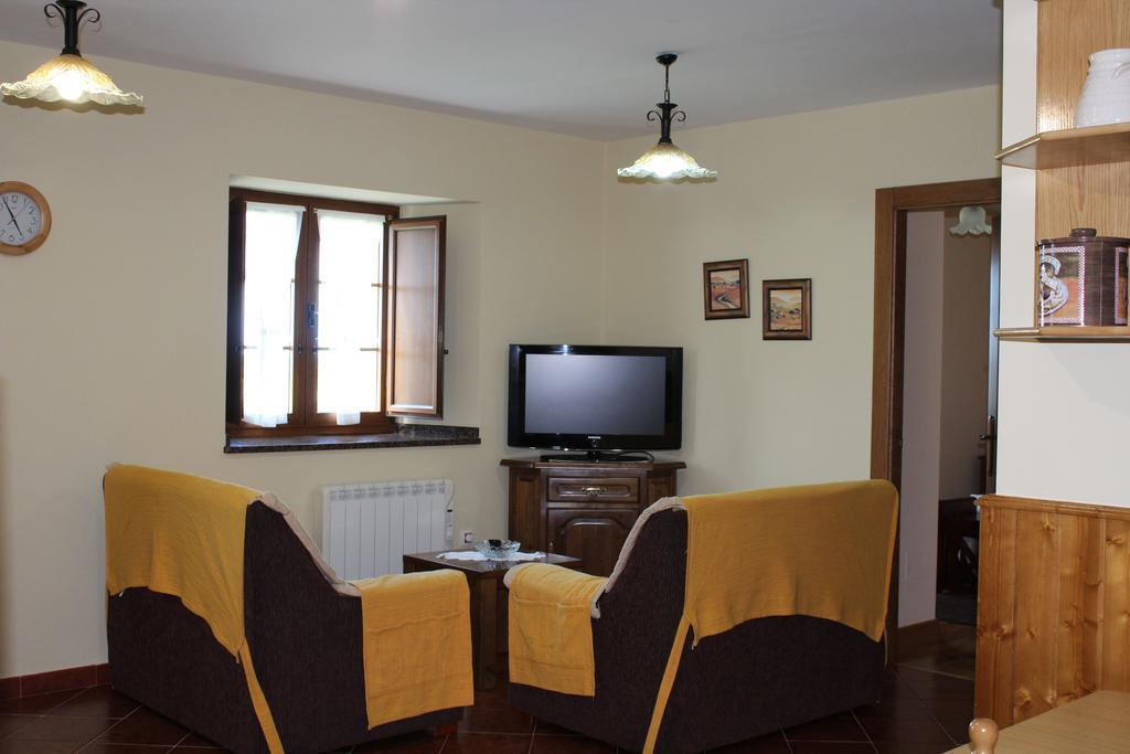 Apartamentos Casa Cerolleiro Кастропол Екстериор снимка