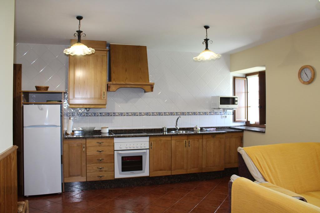 Apartamentos Casa Cerolleiro Кастропол Екстериор снимка