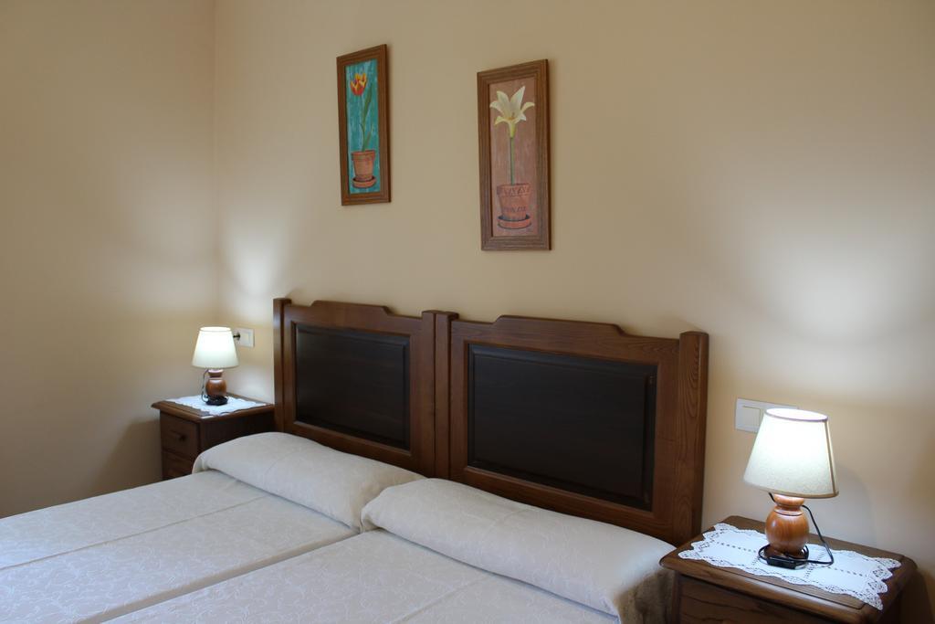 Apartamentos Casa Cerolleiro Кастропол Екстериор снимка