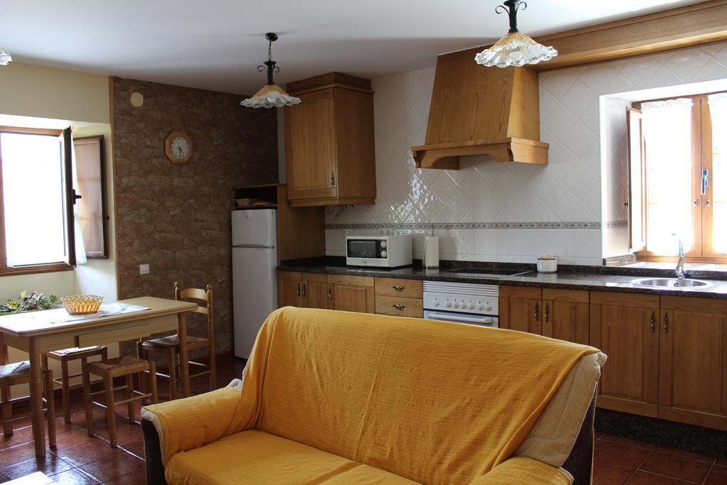 Apartamentos Casa Cerolleiro Кастропол Екстериор снимка
