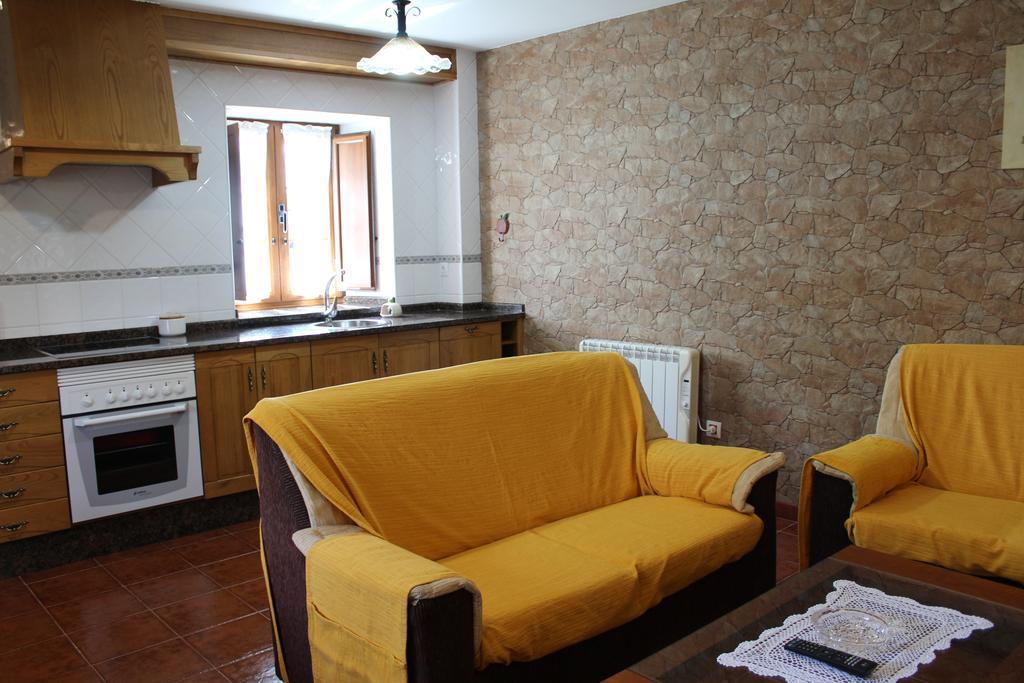 Apartamentos Casa Cerolleiro Кастропол Екстериор снимка