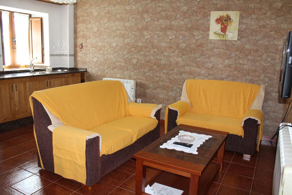 Apartamentos Casa Cerolleiro Кастропол Екстериор снимка