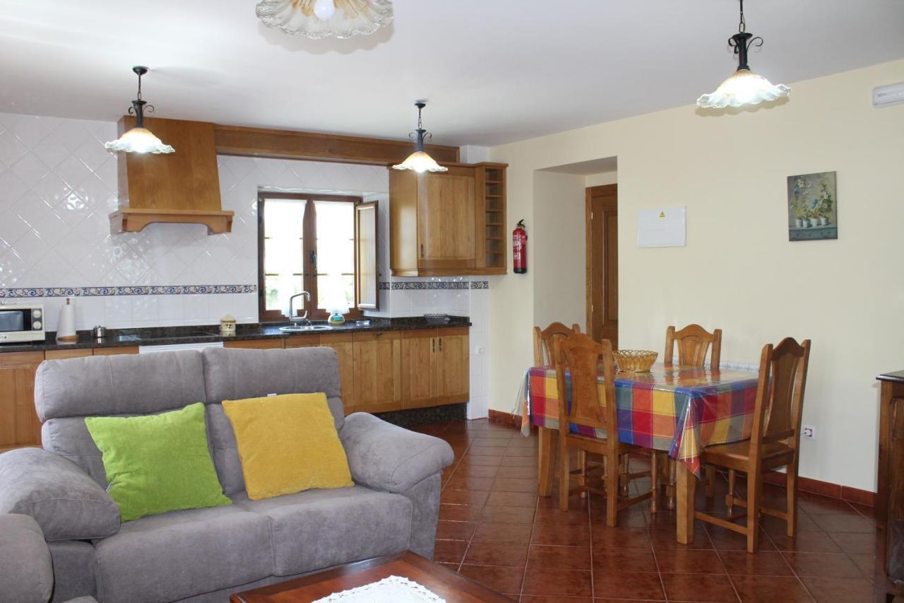 Apartamentos Casa Cerolleiro Кастропол Екстериор снимка